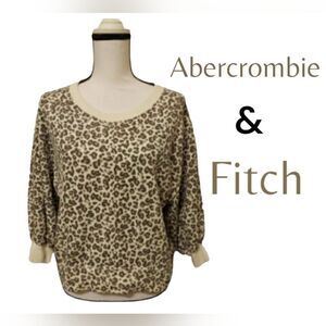 𝅺abercrombie & Fitch sweater Gray & white animal print New with tags size mediu